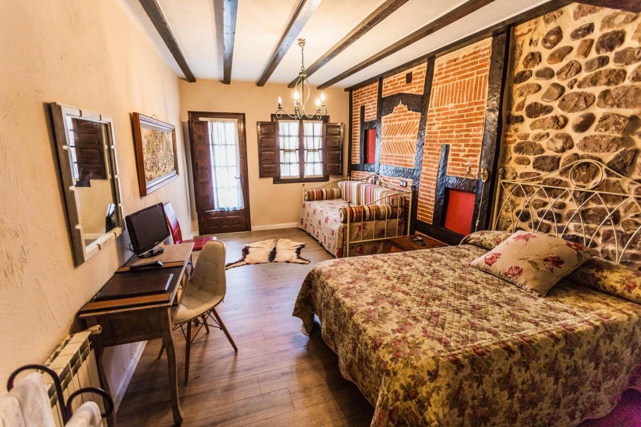 Posada Real La Montanesa Corrales De Buelna Extérieur photo